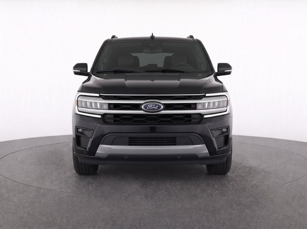 Used 2023 Ford Expedition XLT RWD image 5