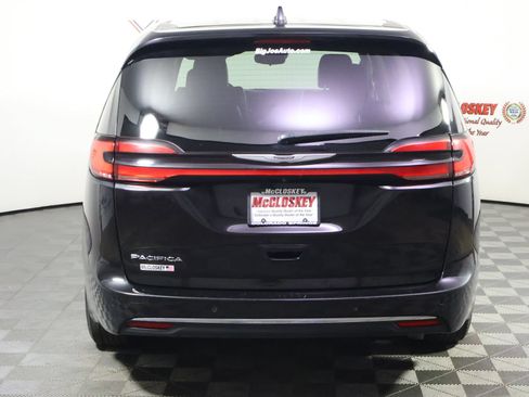 Used 2024 Chrysler Pacifica Touring-L FWD image 6