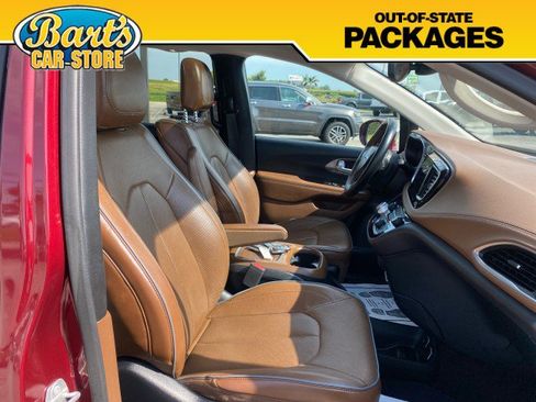 Used 2018 Chrysler Pacifica Limited w/ Advanced Safetytec Group FWD image 18