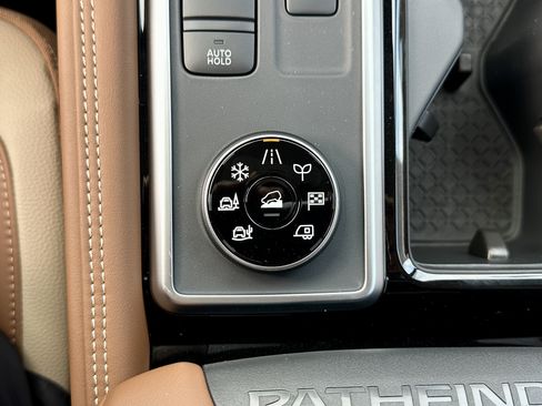 New 2026 Nissan Pathfinder Platinum image 22