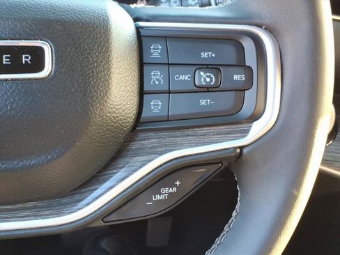 Used 2024 Jeep Wagoneer Series II w/ Flexible Seating Group image 13