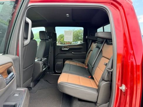 Used 2023 Chevrolet Silverado 1500 High Country w/ Technology Package AWD/4WD image 8