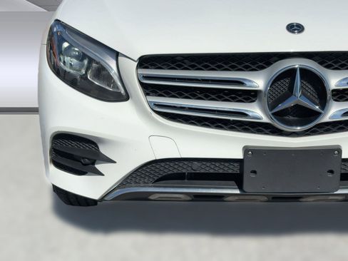 Used 2019 Mercedes-Benz GLC 300 4MATIC image 11