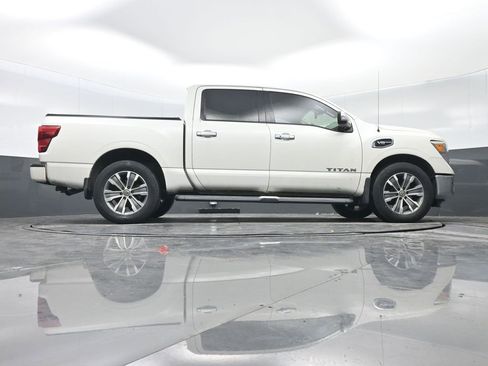 Used 2017 Nissan Titan SL image 31