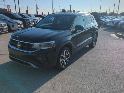 Used 2024 Volkswagen Taos SE image 4