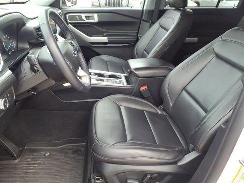 Used 2022 Ford Explorer XLT w/ Equipment Group 202A image 14