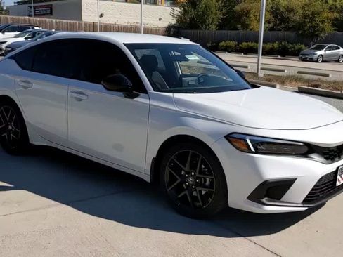 Used 2023 Honda Civic Sport image 2