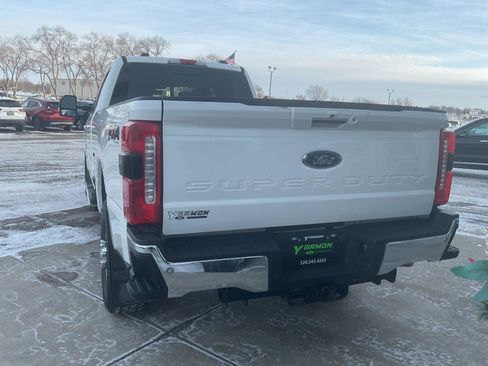 Used 2023 Ford F350 Lariat w/ Chrome Package image 4