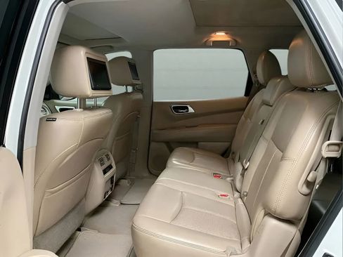 Used 2015 Nissan Pathfinder Platinum w/ Family Entertainment Package AWD/4WD image 11