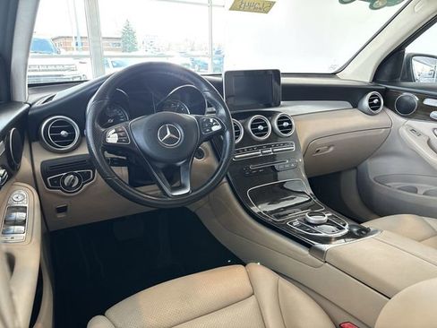 Used 2019 Mercedes-Benz GLC 300 w/ Premium Package image 20
