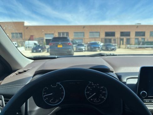 Used 2023 Nissan Rogue S FWD image 32