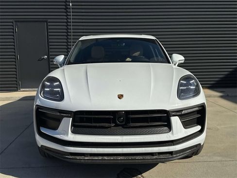 Used 2025 Porsche Macan image 10