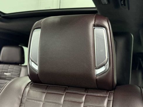 Used 2022 Cadillac Escalade Premium Luxury Platinum image 15