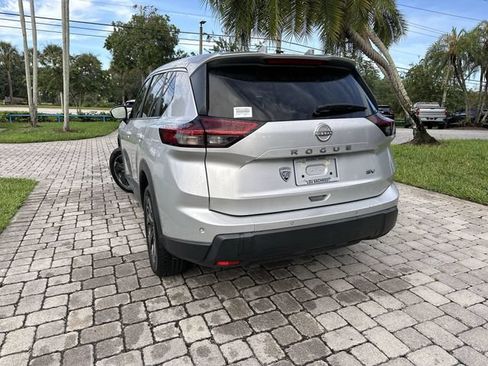 Used 2024 Nissan Rogue SV FWD image 12