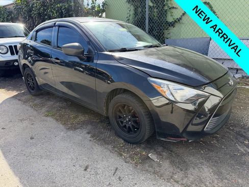 Used 2017 Toyota Yaris iA image 2