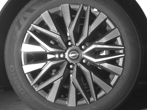 Used 2025 Nissan Altima 2.5 SV FWD image 13