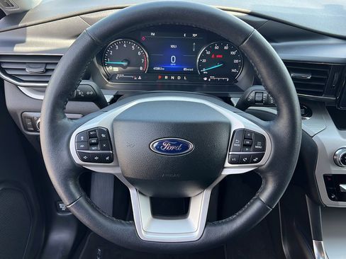 Used 2023 Ford Explorer XLT w/ Equipment Group 202A AWD/4WD image 16