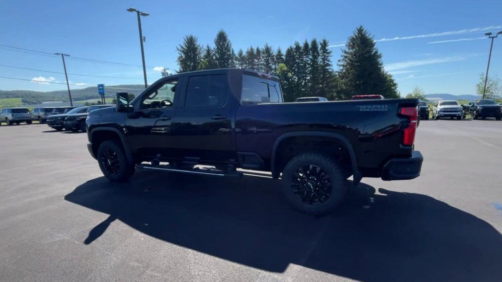 Used 2025 Chevrolet Silverado 2500 LT w/ Trail Boss Package AWD/4WD image 6