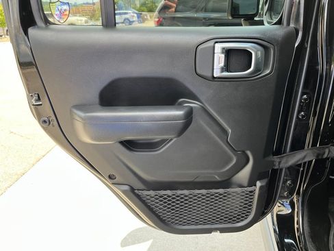 Used 2025 Jeep Wrangler Unlimited Sport AWD/4WD image 15