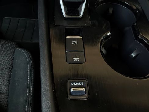 Used 2025 Nissan Rogue SV FWD image 23