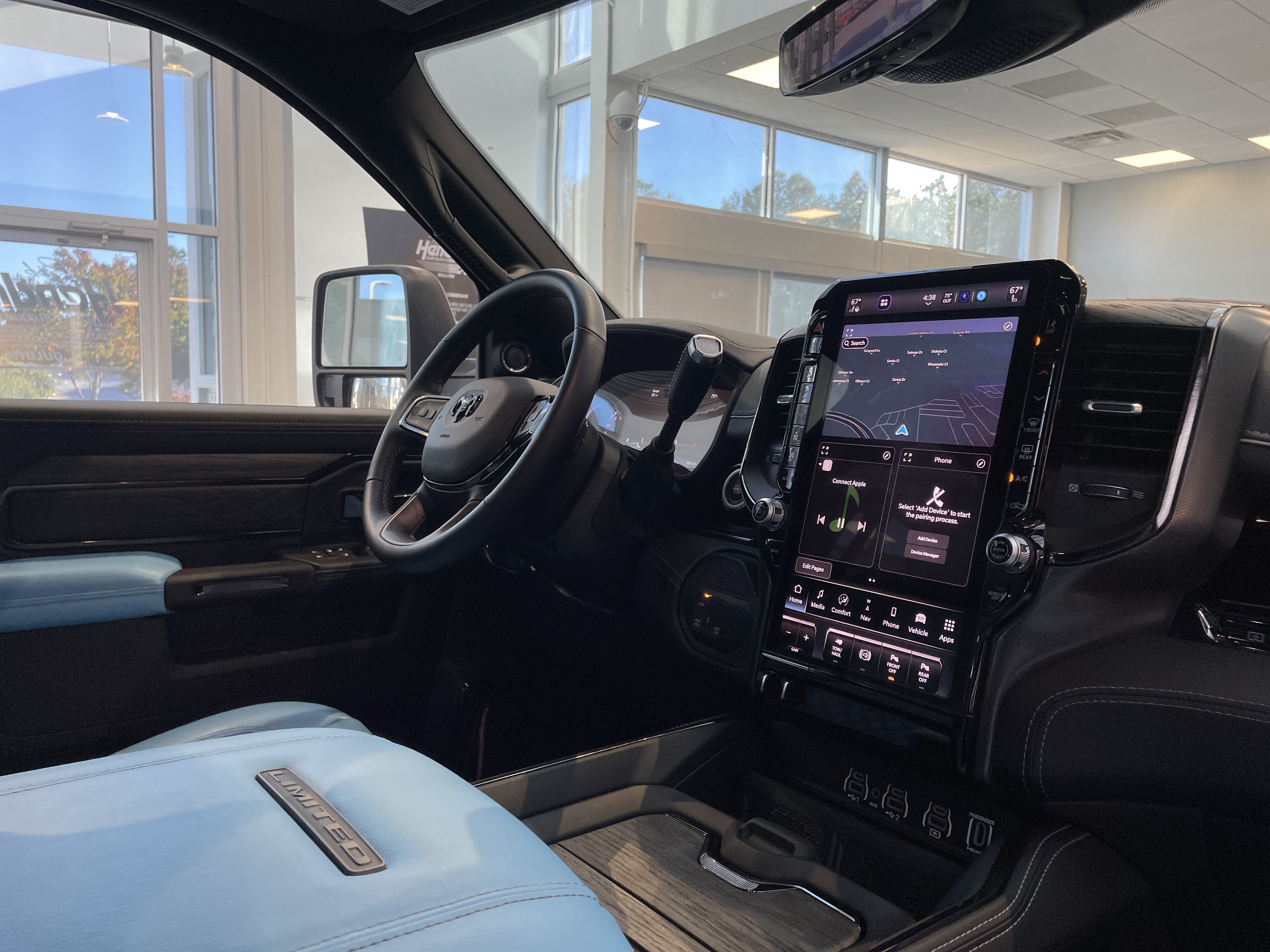 Used 2026 RAM 2500 Limited AWD/4WD image 39