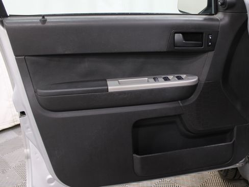 Used 2010 Ford Escape XLT image 5