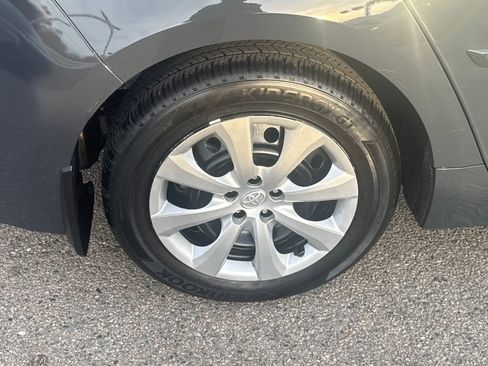 Used 2025 Toyota Corolla LE image 40