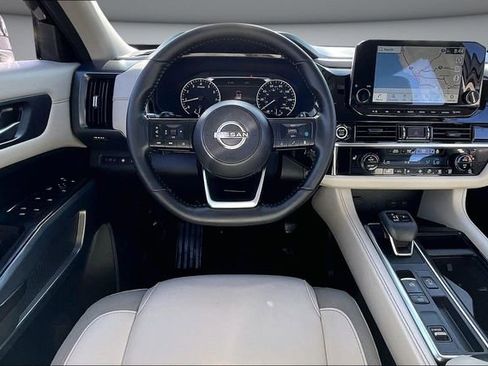Certified 2023 Nissan Pathfinder SL FWD image 8
