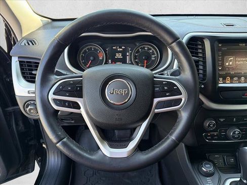 Used 2018 Jeep Cherokee Latitude Plus w/ Comfort/Convenience Group AWD/4WD image 15