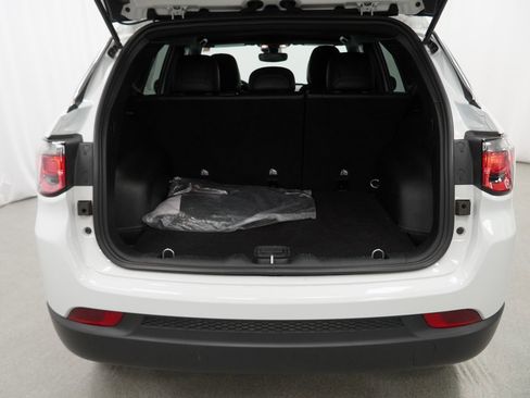 Certified 2024 Jeep Compass Latitude image 43