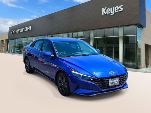 Used 2023 Hyundai Elantra SEL FWD image 3