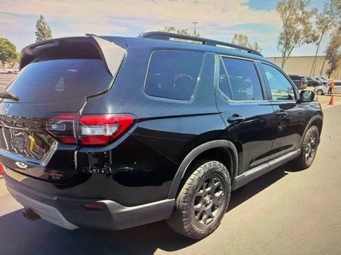 Used 2023 Honda Pilot TrailSport image 4
