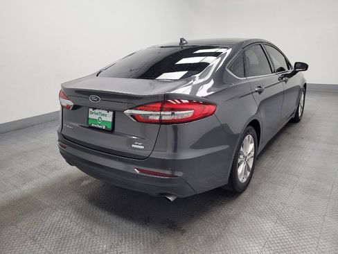 Used 2020 Ford Fusion SE image 9