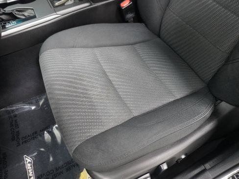 Used 2017 Toyota Camry LE image 11