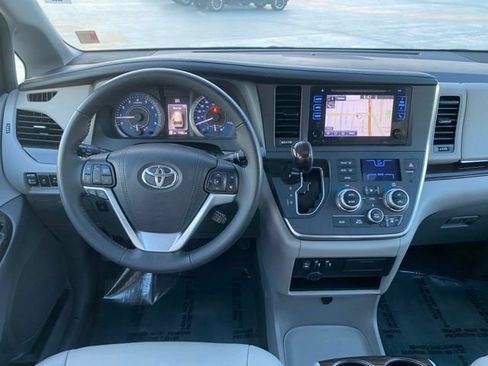 Used 2017 Toyota Sienna XLE w/ XLE Navigation Package AWD/4WD image 10