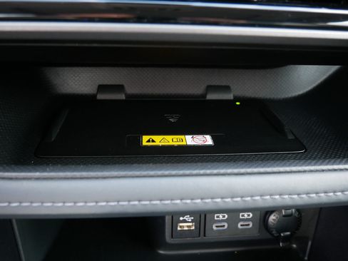 Used 2024 Toyota Highlander XLE AWD/4WD image 29