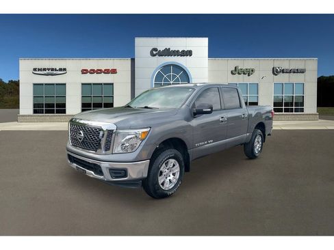 Used 2018 Nissan Titan SV RWD image 7