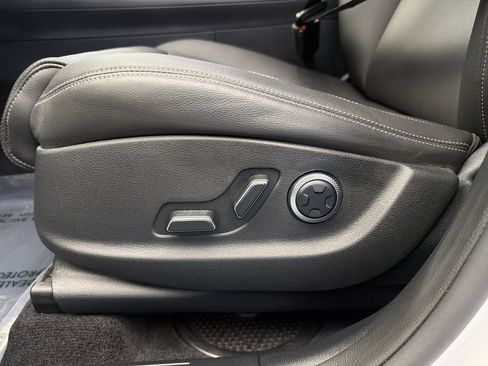 Used 2023 Genesis GV70 2.5T w/ Select Package image 12