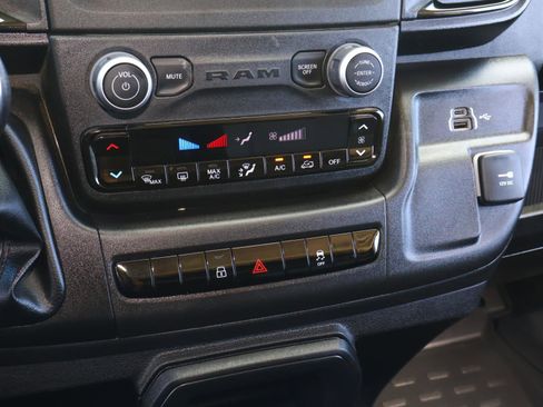 Used 2024 RAM ProMaster 2500 w/ Convenience Group image 20