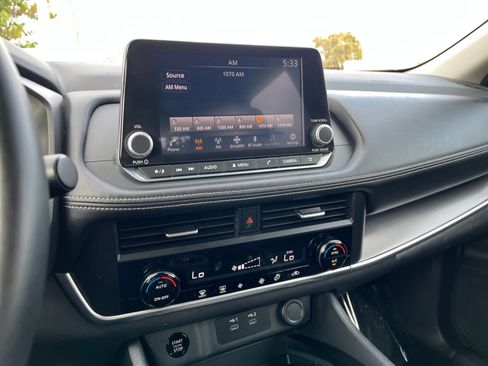 Used 2025 Nissan Rogue SV FWD image 17