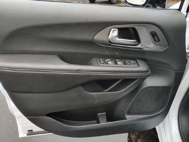 New 2026 Chrysler Pacifica Select AWD/4WD image 8