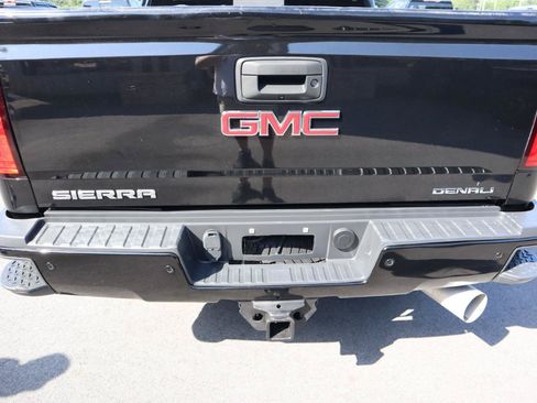 Used 2017 GMC Sierra 2500 Denali w/ Duramax Plus Package AWD/4WD image 8