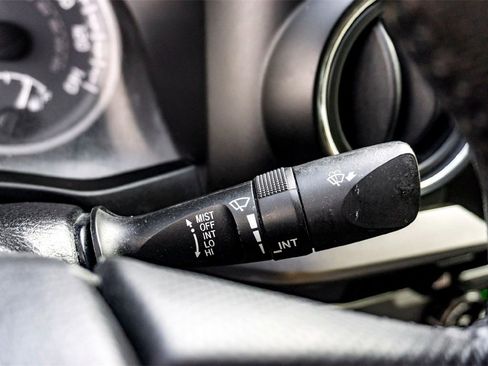 Used 2018 Toyota Tacoma SR5 image 21