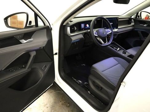 New 2026 Volkswagen Tiguan SE AWD/4WD image 9
