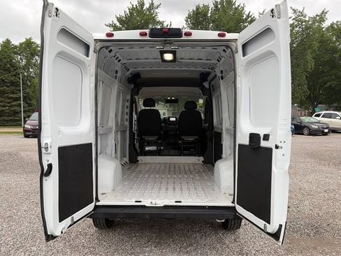 Used 2025 RAM ProMaster 2500 w/ Convenience Group FWD image 11