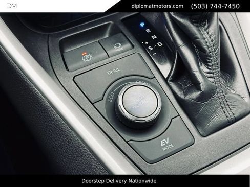 Used 2021 Toyota RAV4 XSE AWD/4WD image 37