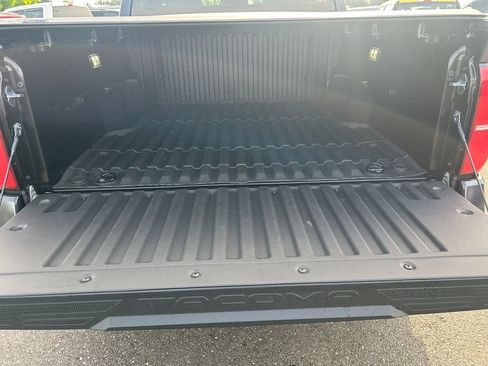 Used 2025 Toyota Tacoma SR5 AWD/4WD image 31