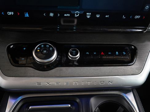 Used 2025 Ford Expedition Max Platinum image 28