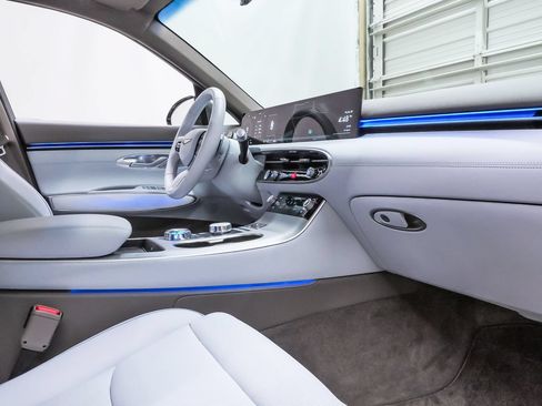 Certified 2026 Genesis GV70 2.5T Advanced AWD/4WD image 13