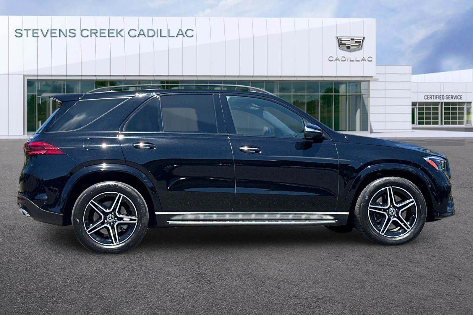 Used 2025 Mercedes-Benz GLE 450e 4MATIC image 2